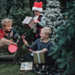 Kerst fotoshoot Aalsmeer, Kerst fotoshoot met lantaarn, kerstfoto, kerstfotoshoot, kerst mini sessions, christmasminis, christmas mini sessions, Amstelveen, amsterdam, uithoorn, aalsmeer, hoofddorp, diemen
