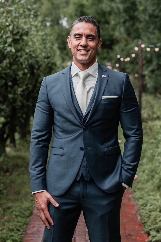 bruiloft, bruiloft Olmenhorst, Bruidstaart, bruiloftsfotograaf aalsmeer, trouwfotograaf aalsmeer, Duco Bauwens, bruidegom, foto bruidegom, Stefanie de Boer Fotografie