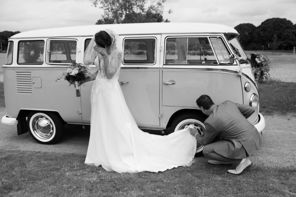 Bruiloft, bruiloftfotografie, Amsterdamse bos, trouwfotograaf on the rock Aalsmeer, vintage volkswagen busje